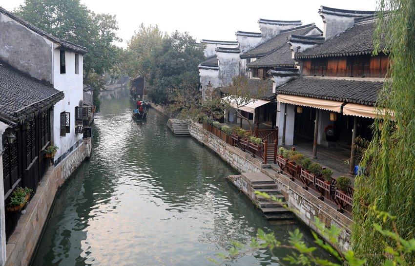 拯救电力塔的泰坦
